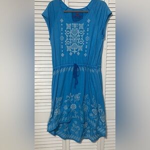 Johnny Was JWLA Blue Embroidered Dress with drawstring waist. High/low waist